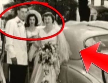 Άνδρας βλέπει το βίντεο γάμου των γονιών του και παρατηρεί μια περίεργη λεπτομέρεια που τους κάνει χαρούμενους! (βίντεο)